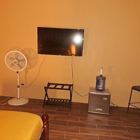 Banyan Rose Room 3 Orange Walk Town Экстерьер фото